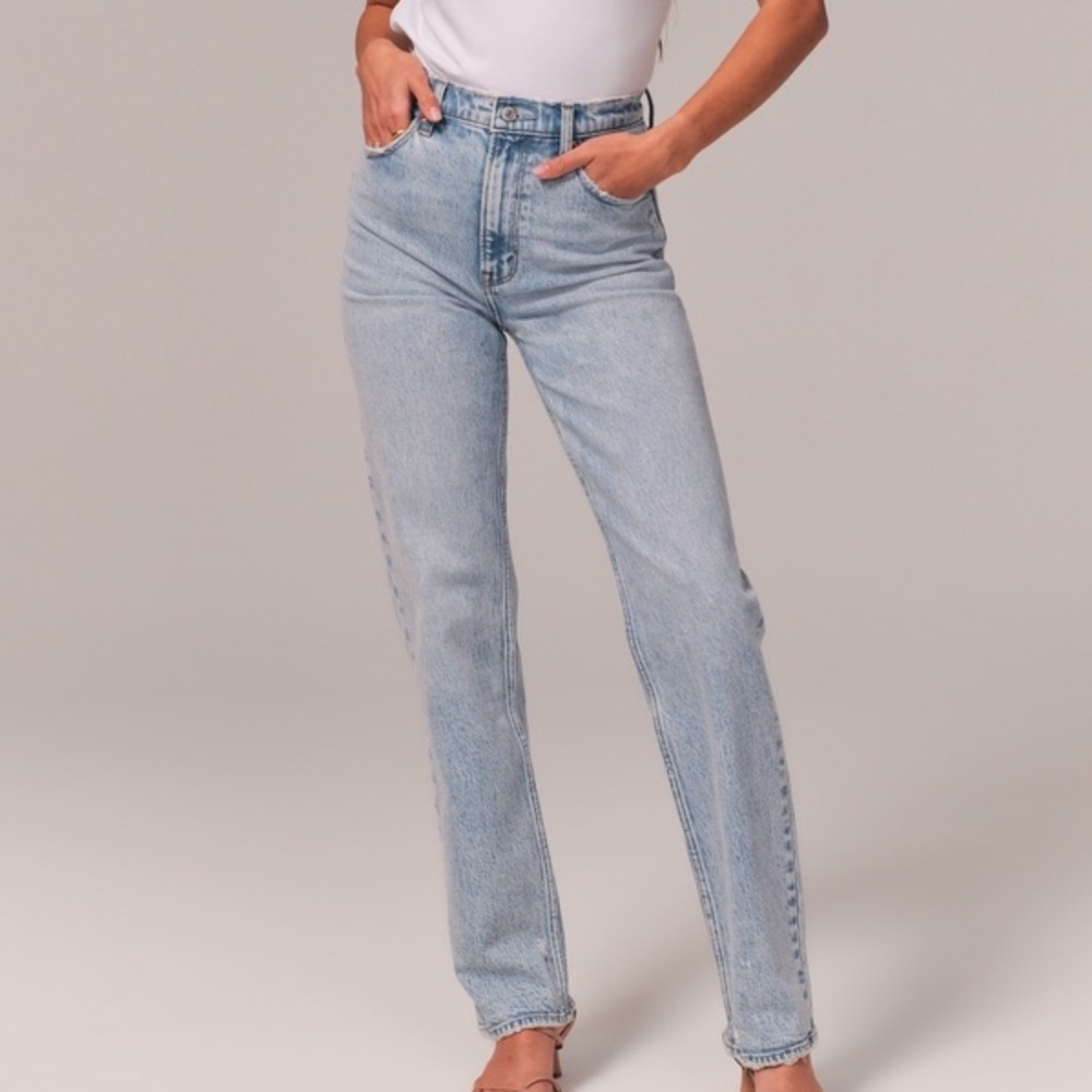 Abercrombie & Fitch Ultra High Rise 90s Straight Jean
